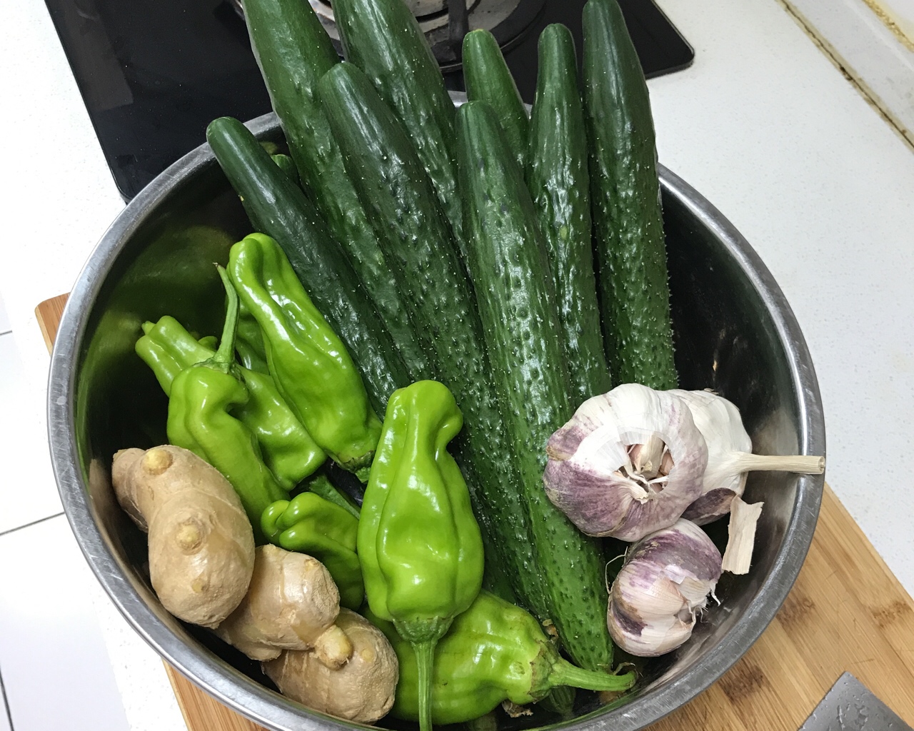 黄瓜小菜、小咸菜、开胃菜、凉拌黄瓜菜的做法 步骤1
