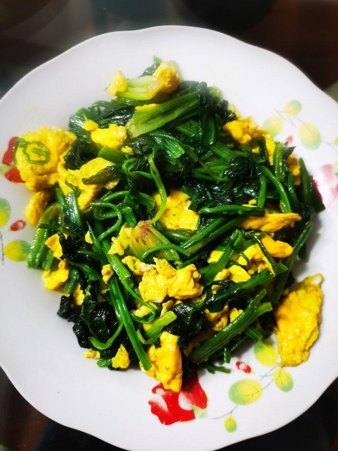 【孕妇食谱】菠菜炒鸡蛋，多做这一步，鸡蛋营养滑嫩，菠菜翠绿不涩口