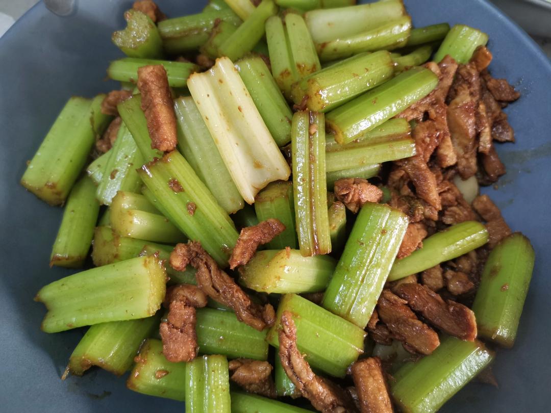 芹菜炒肉