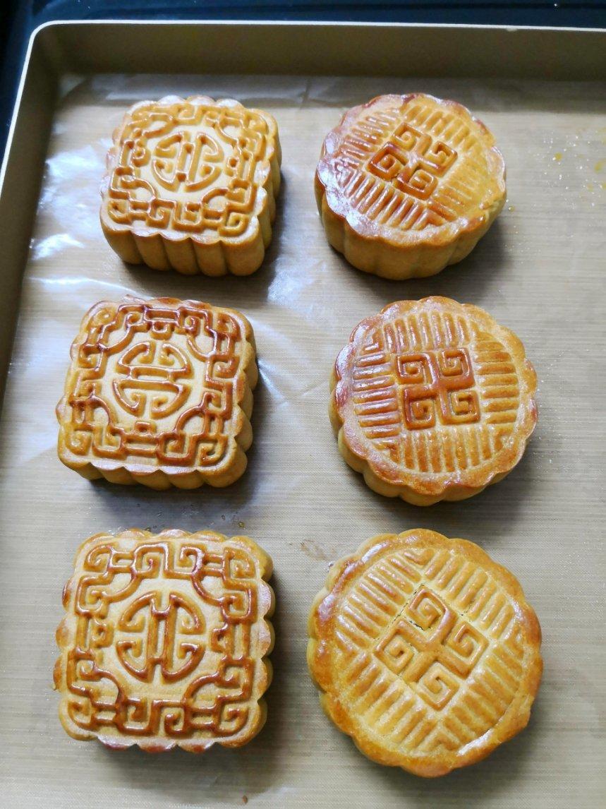 广式月饼—蛋黄莲蓉月饼