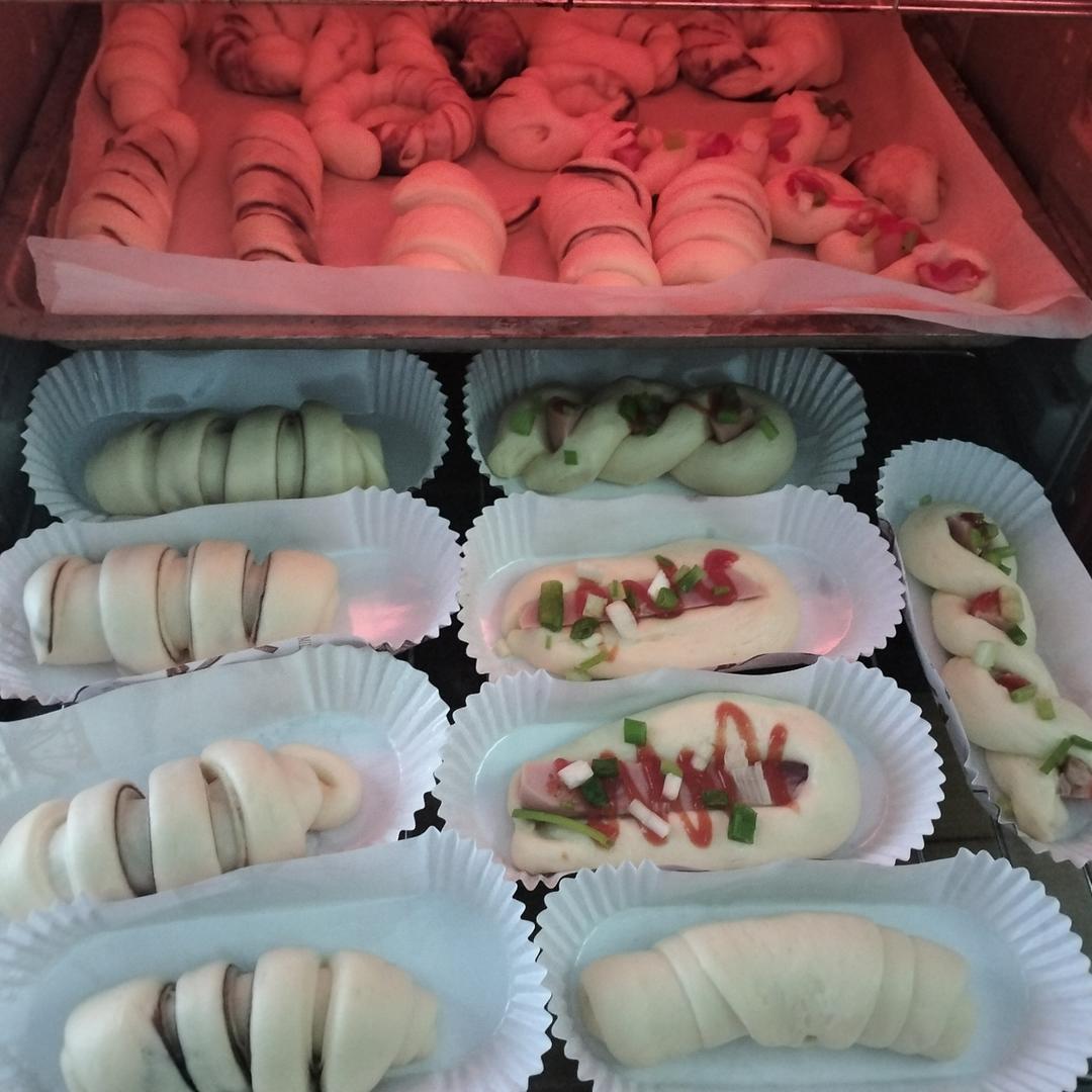 豆沙毛毛虫面包