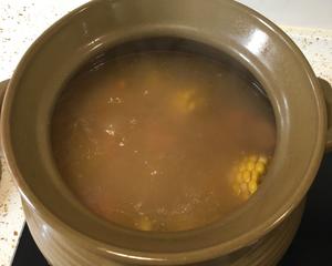玉米莲藕骨头汤的做法 步骤13