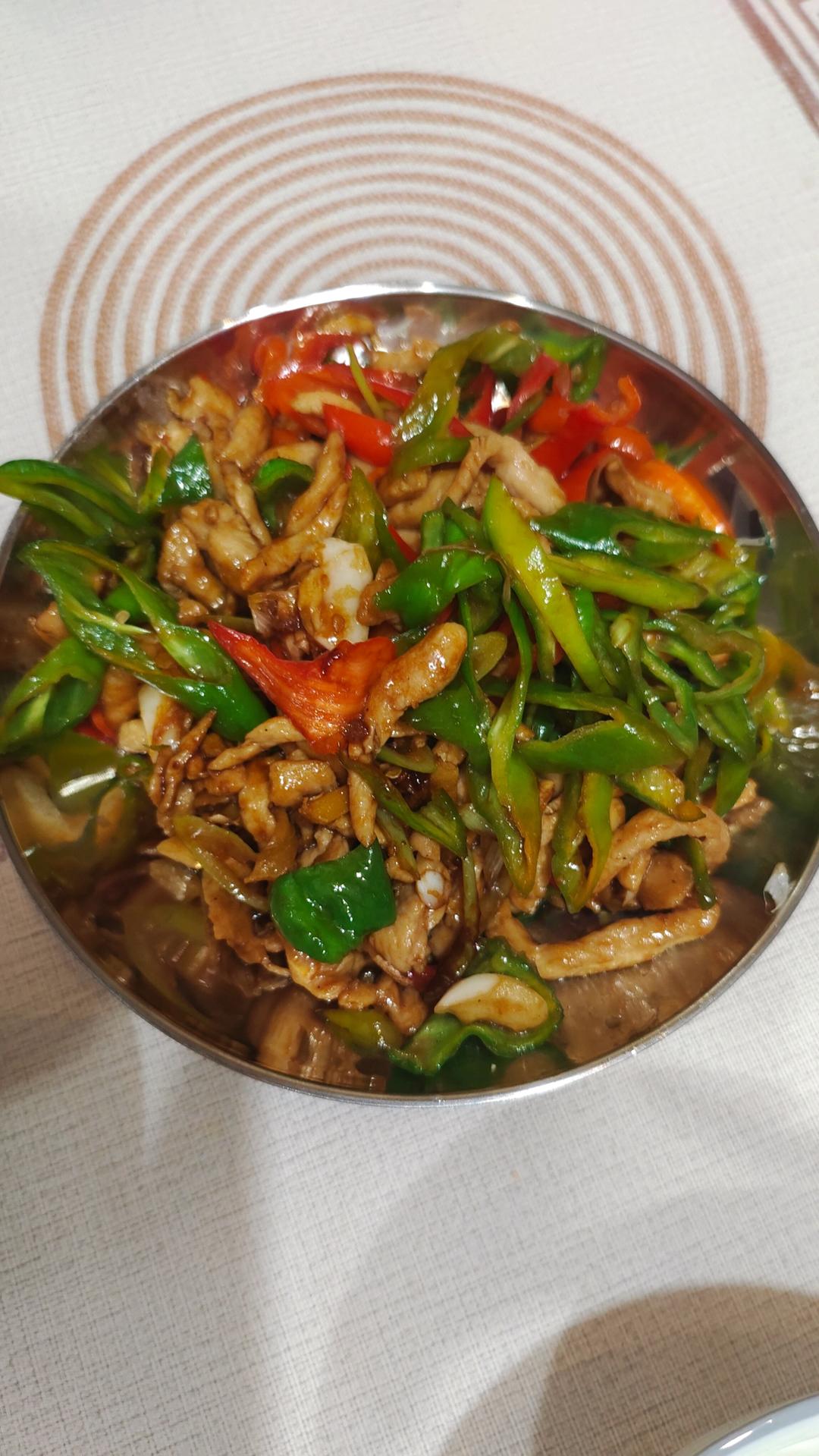 巨好吃的青椒炒鸡胸肉丝，超下饭