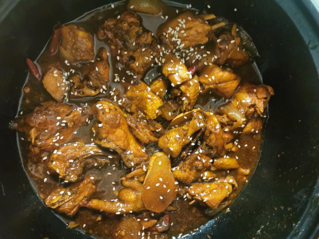 红烧三黄鸡(简单做法，做出来大概就这个样)
