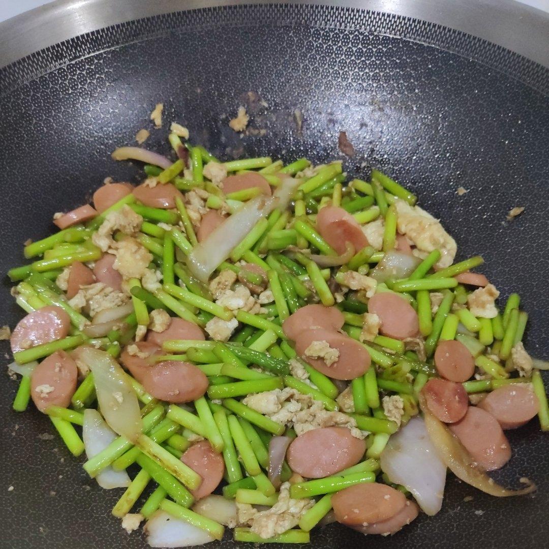 鸡蛋火腿炒蒜苔