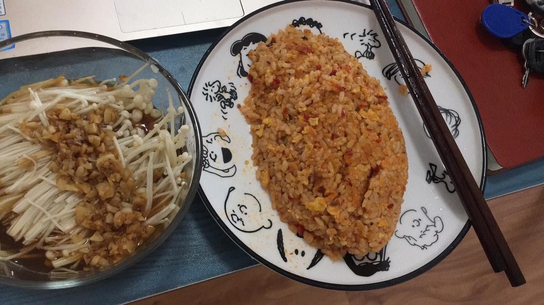 好吃到汤汁都不放过的蒜蓉金针菇