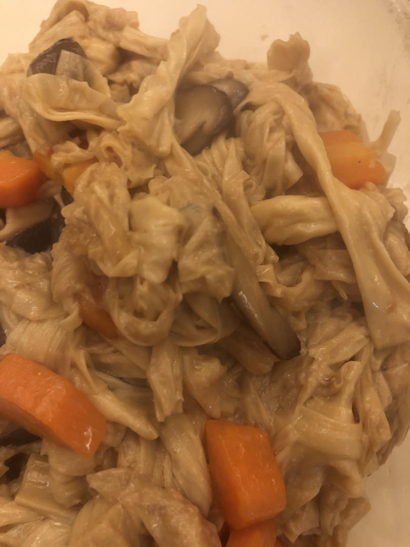 简单又好吃，米饭杀手！香菇胡萝卜炒腐竹