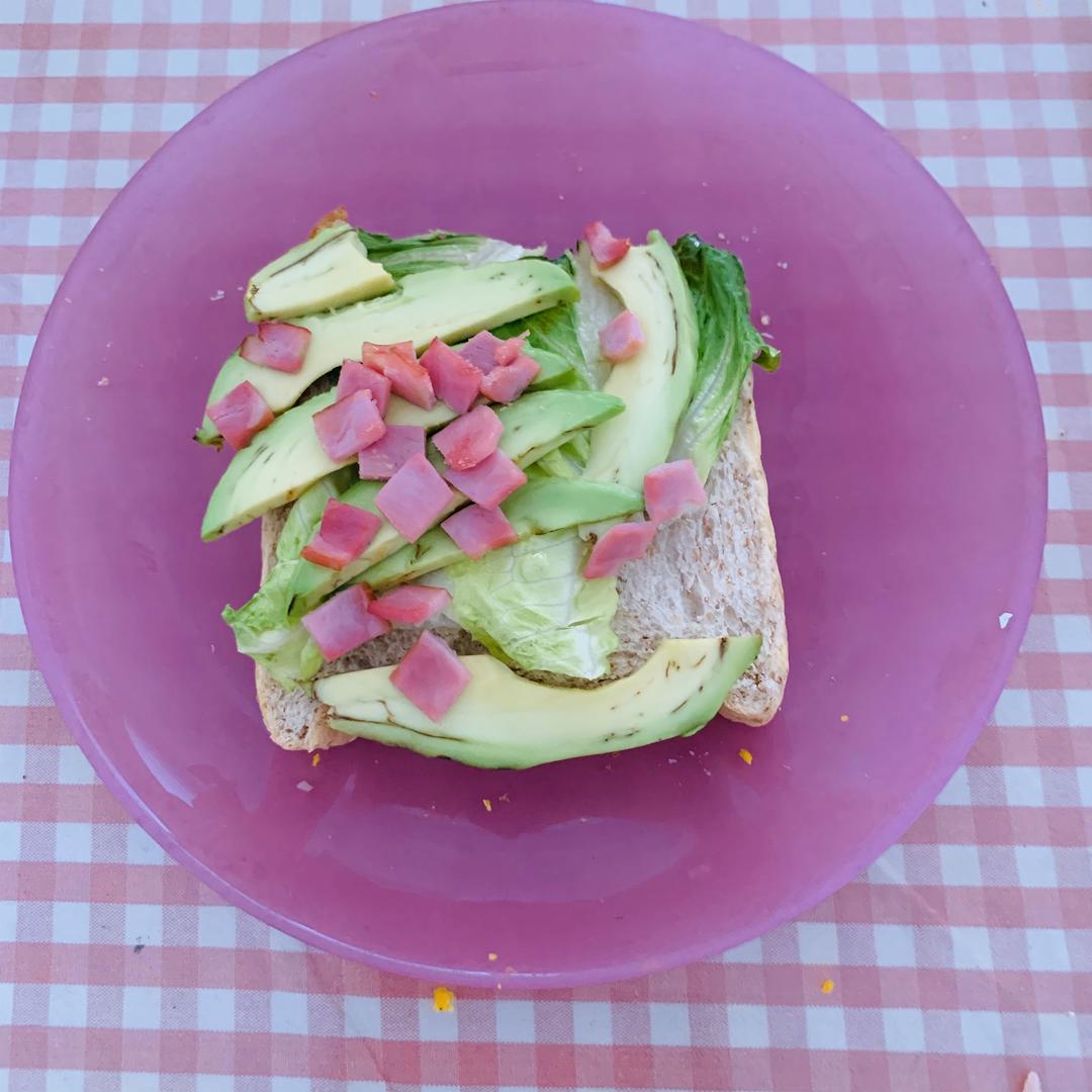 牛油果培根烤面包