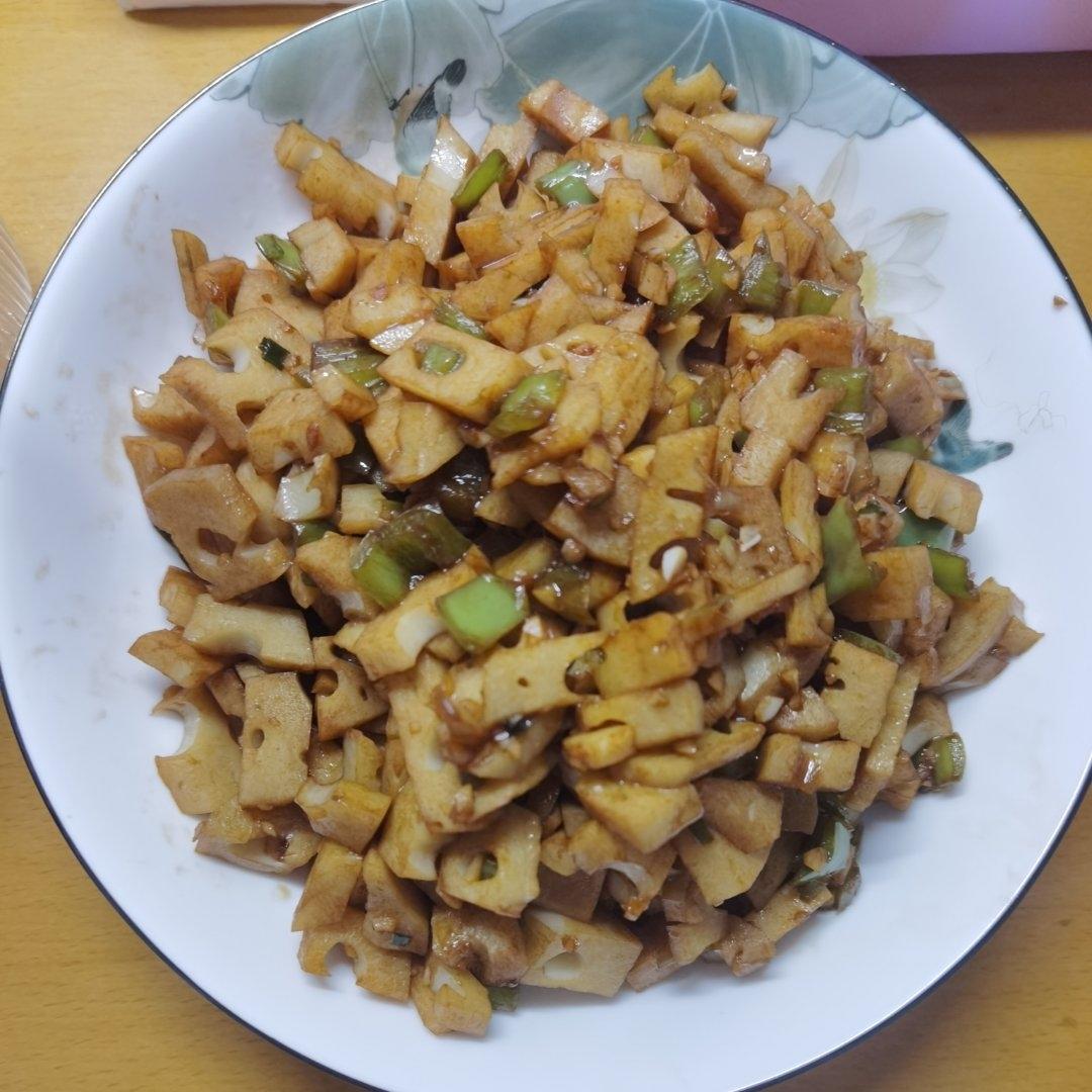 家常快手菜小炒藕丁真香