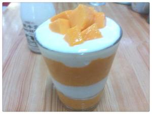 芒果酸奶杯的做法 步骤2