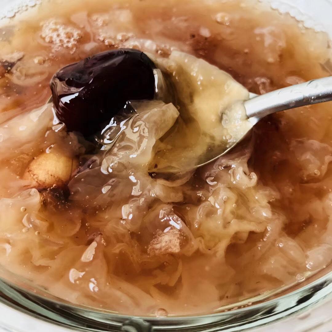 银耳莲子羹