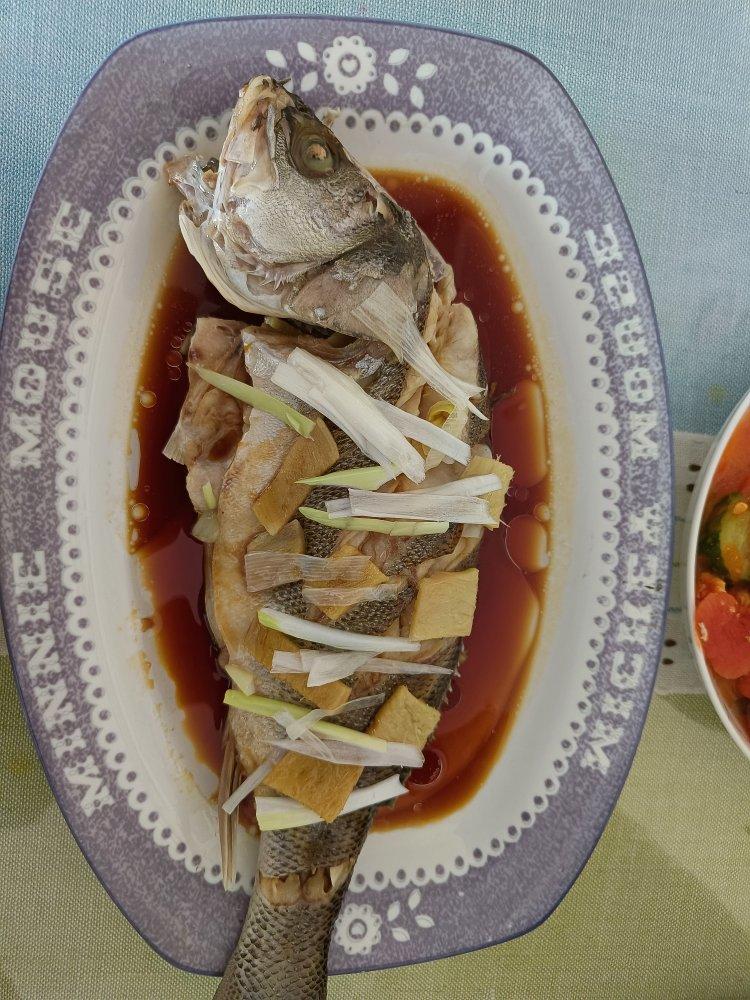 清蒸鲈鱼  宝宝健康食谱