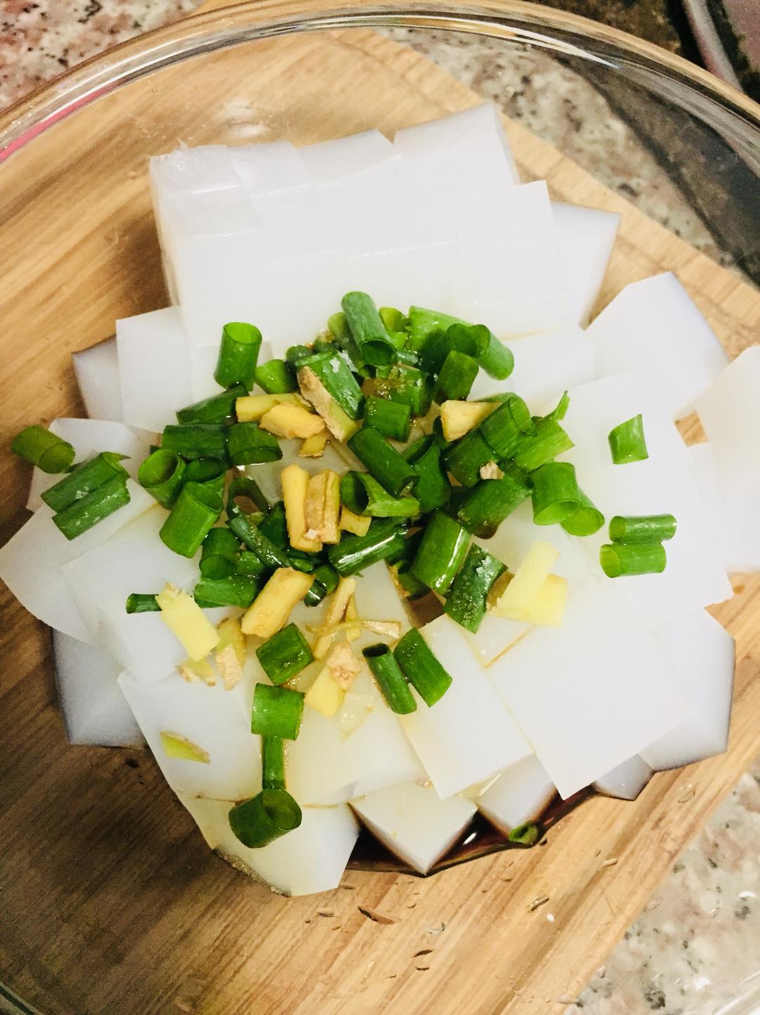 凉拌蚕豆豆腐的做法