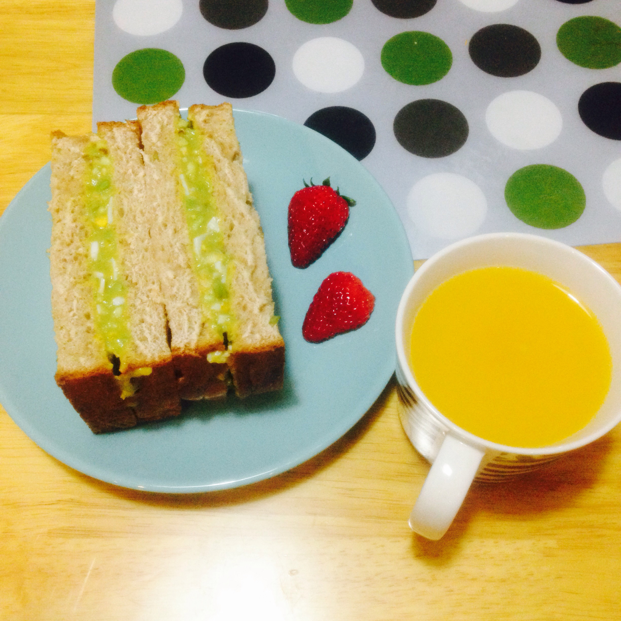 牛油果鸡蛋三明治