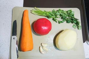 美好的西红柿土豆卤～的做法 步骤1