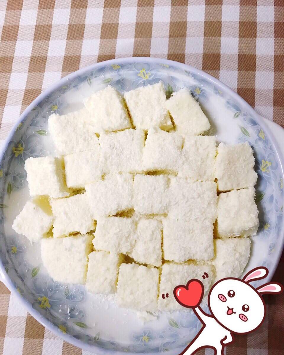 椰丝牛奶小方糕