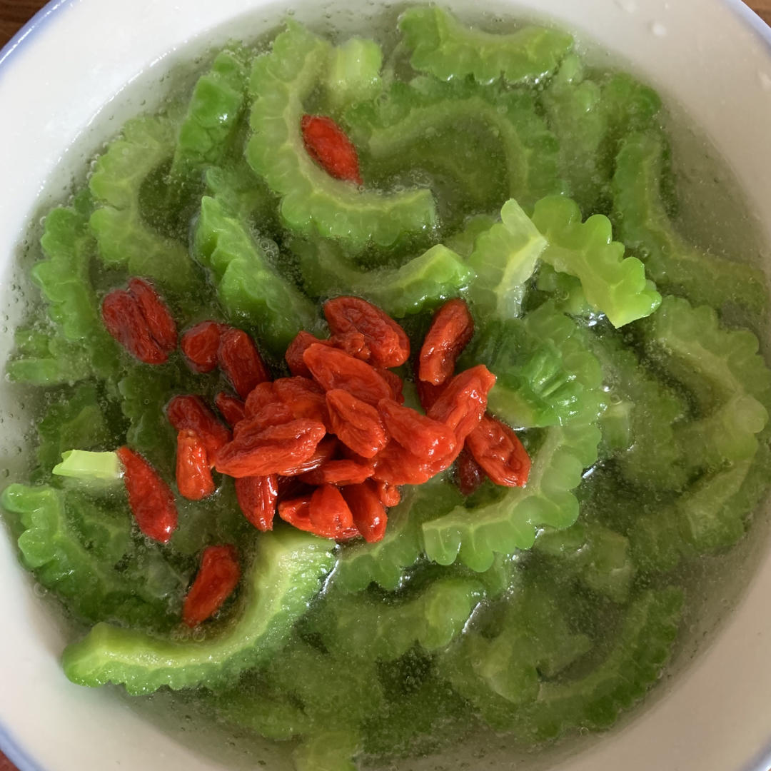 我家的苦瓜这样做，不仅不苦，吃起来还甜丝丝的