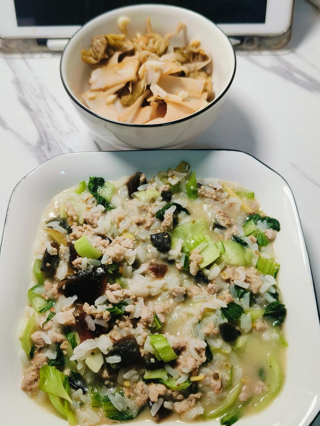 妈妈👩教我做的皮蛋瘦肉粥🥣简单快捷美味😋