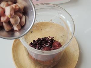 红枣花生黑米粥的做法 步骤5