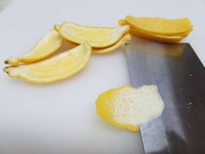 柠檬海盐拌西芹的做法 步骤2