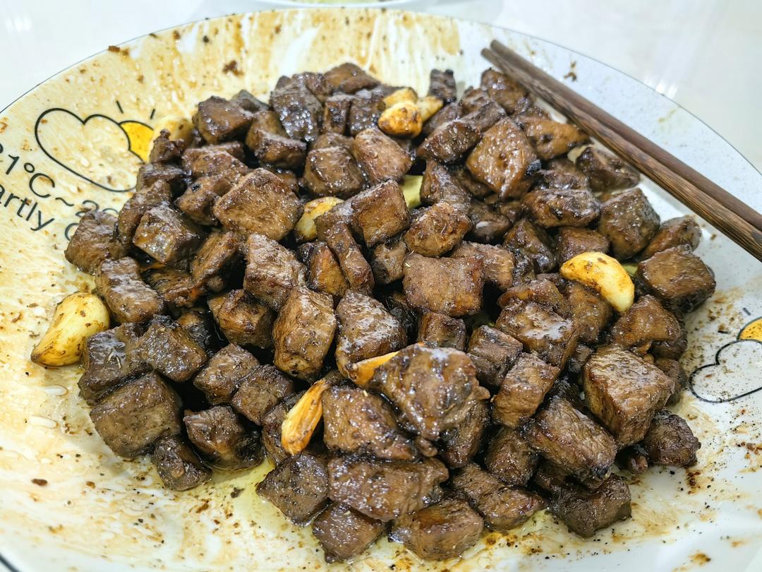 好吃到舔盘的蒜香黑椒牛肉粒