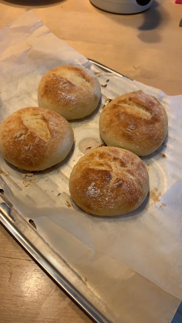 紫色天堂鸟z做的外脆里软的法式餐前小面包