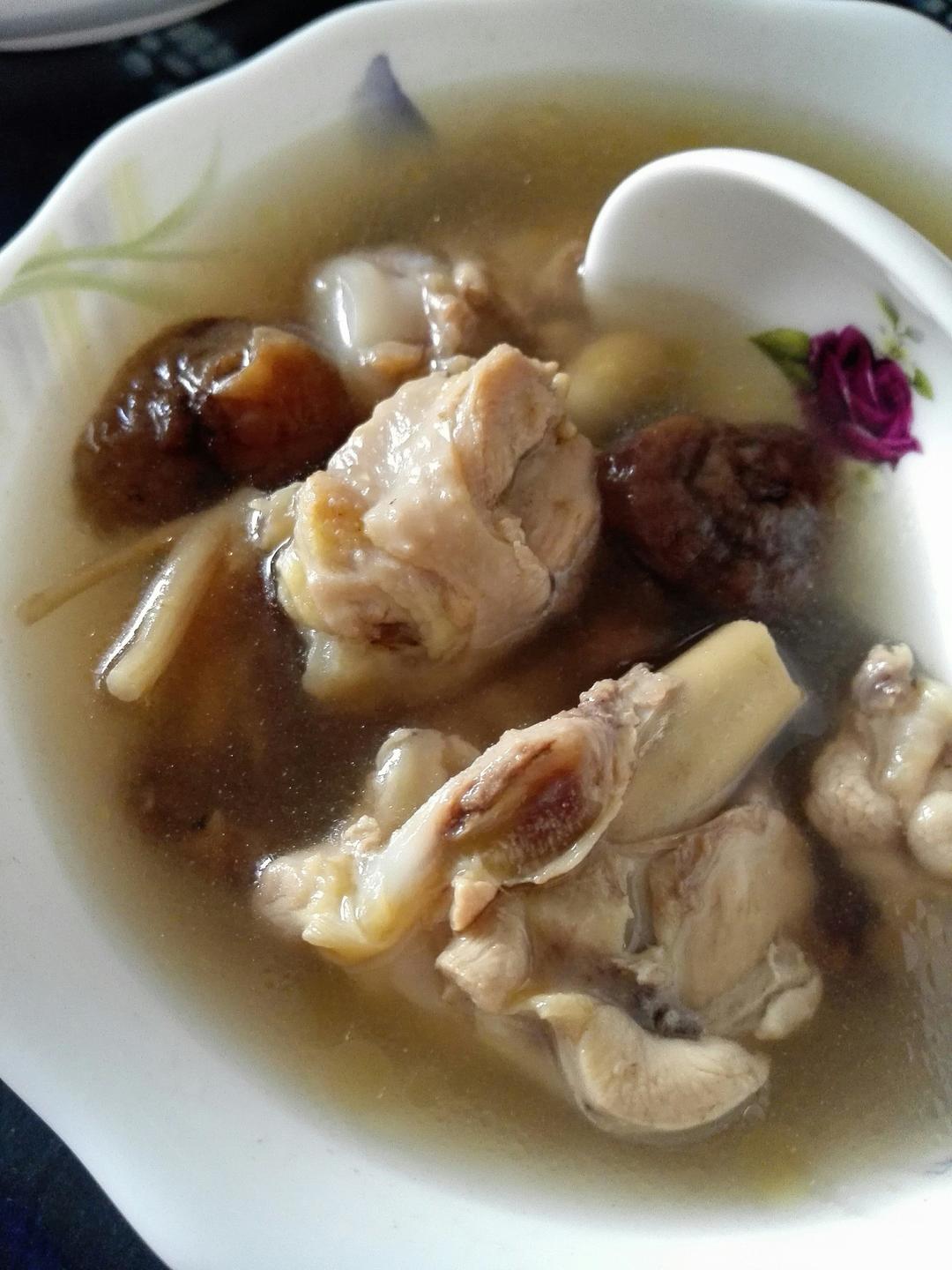 黄芪蘑菇鸡汤的做法