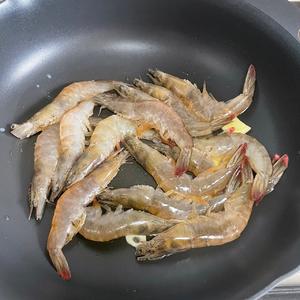 椰香咖喱虾的做法 步骤3