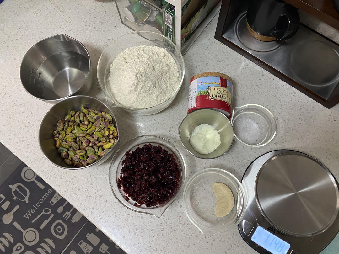 红酒葡萄干面包棒