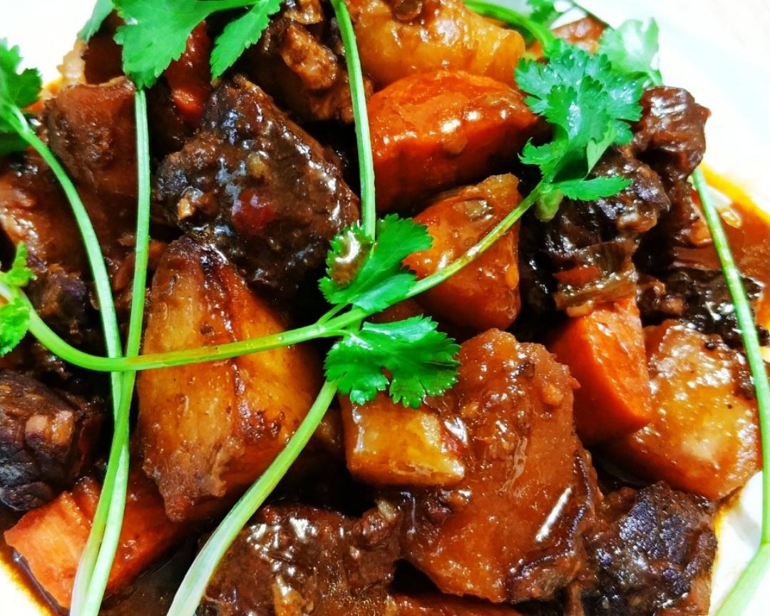 土豆炖牛腩的做法