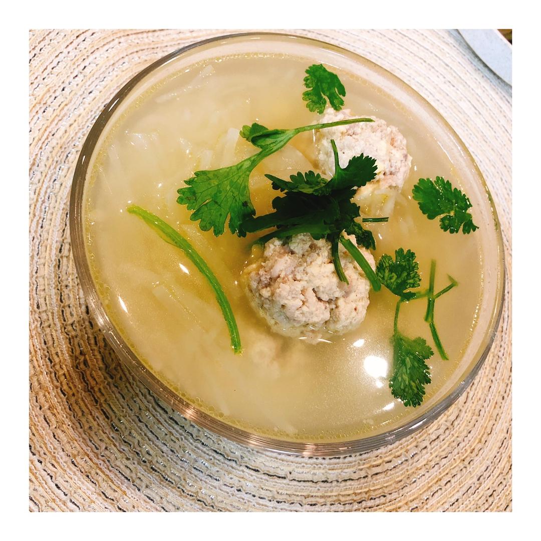 【10分钟系列】白萝卜豆腐圆子汤