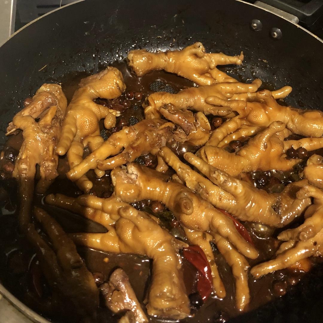 好吃到手指都吃掉的卤鸡爪