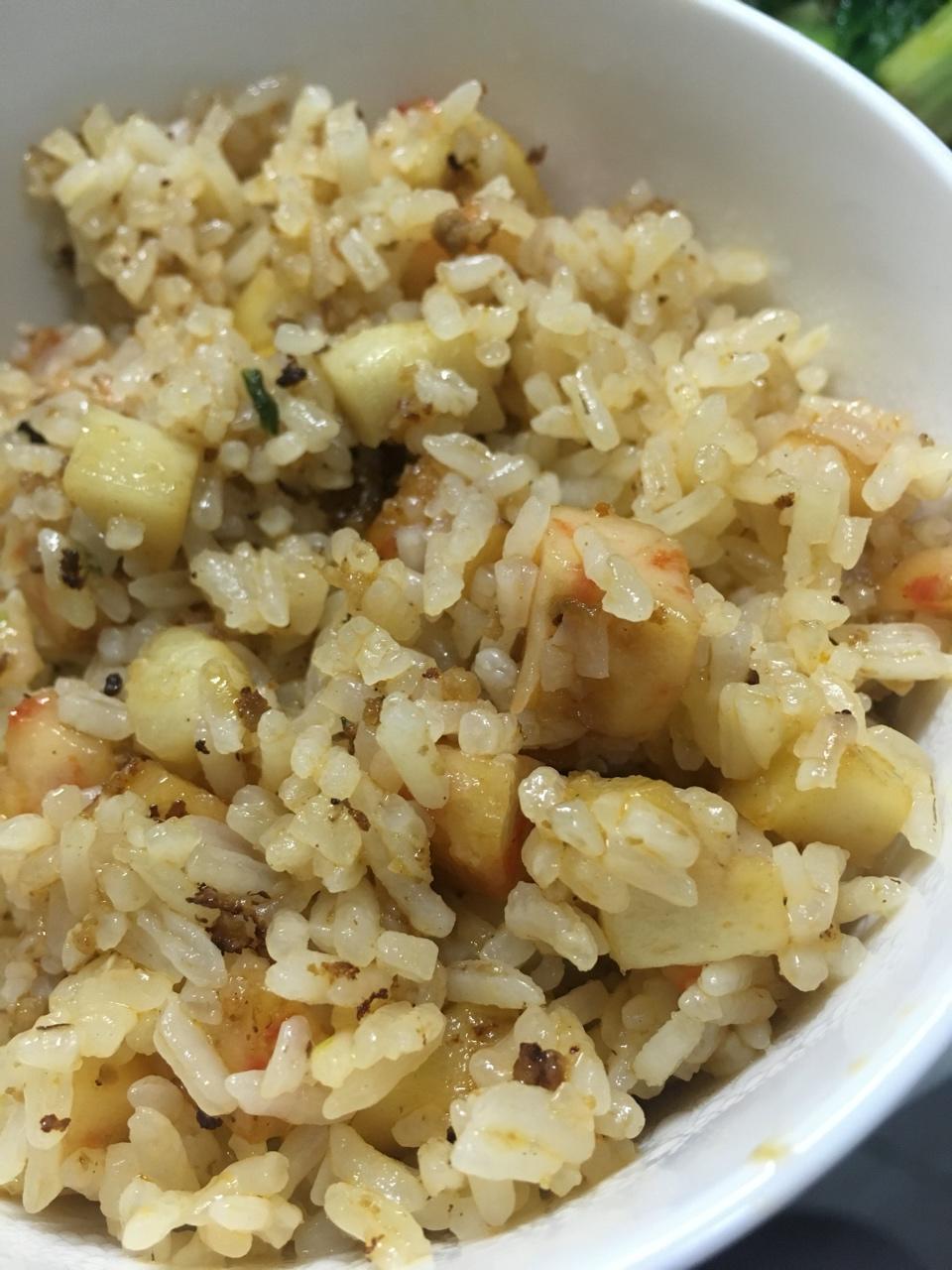 返饭做的墨鱼丸炒饭