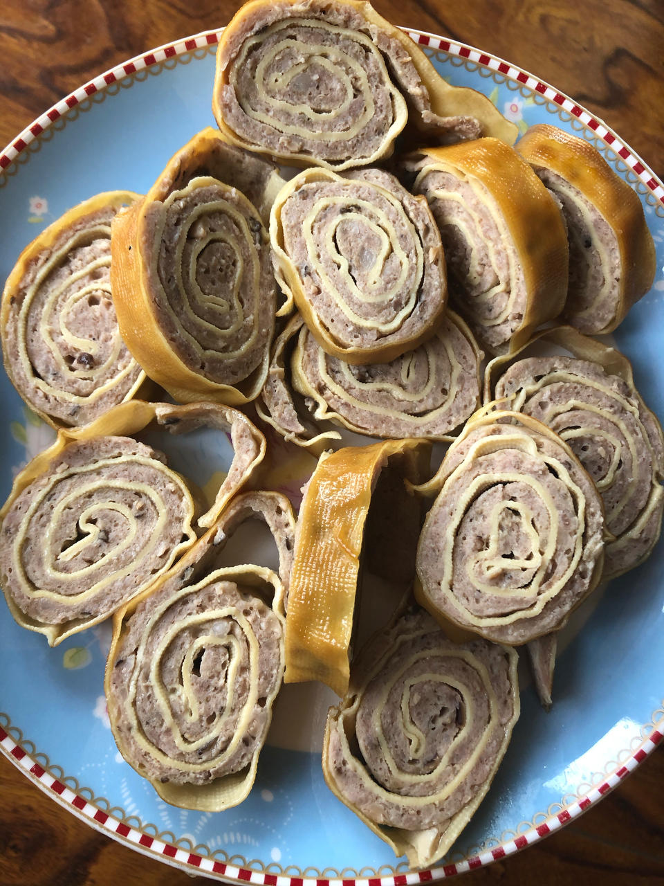 【又简单又过瘾的腐皮肉卷图片大全-可乐丸子玉米糊