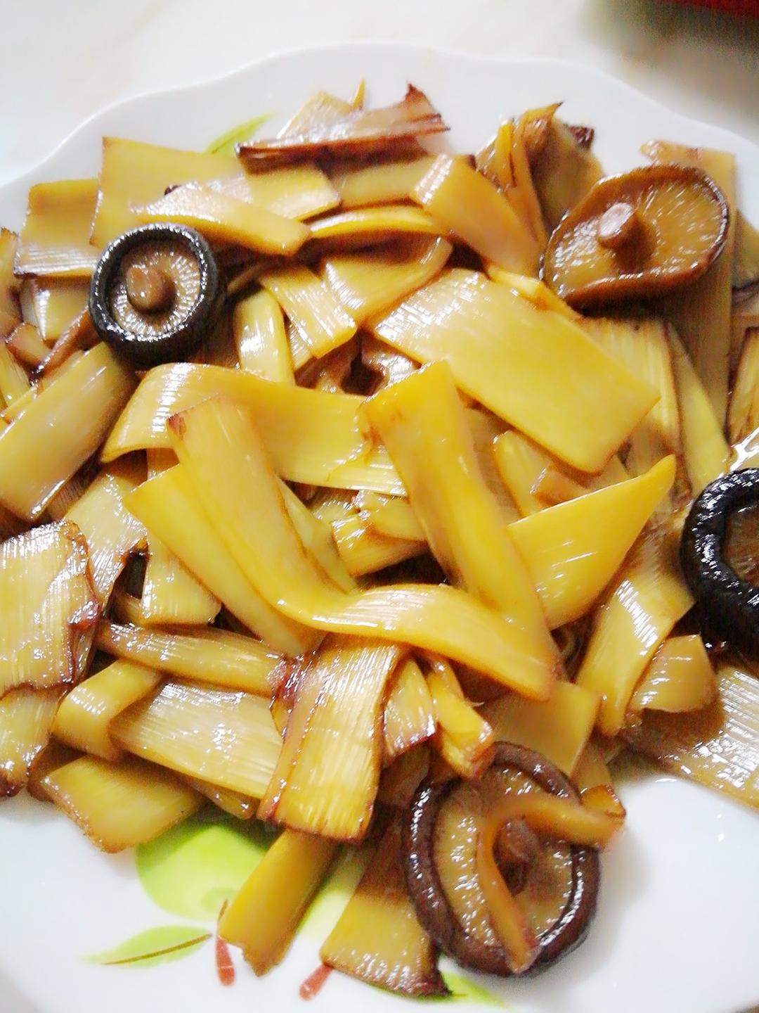 隔壁老王家媳妇儿做的香菇油焖笋