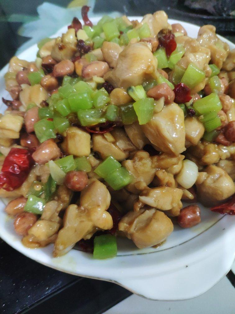 【川菜烹饪培训班记录】之二：宫保鸡丁（含油炸花生米步骤）