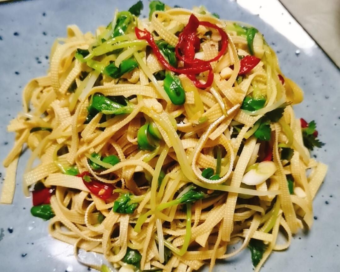 凉拌豆腐皮黑豆苗的做法