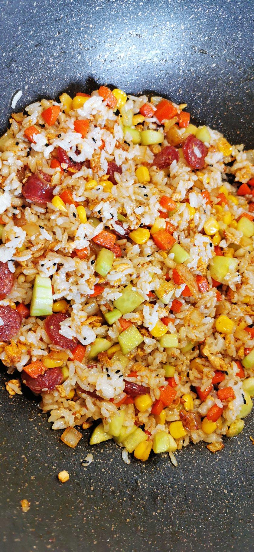 娃们爱吃到回好几碗的五彩什锦炒饭