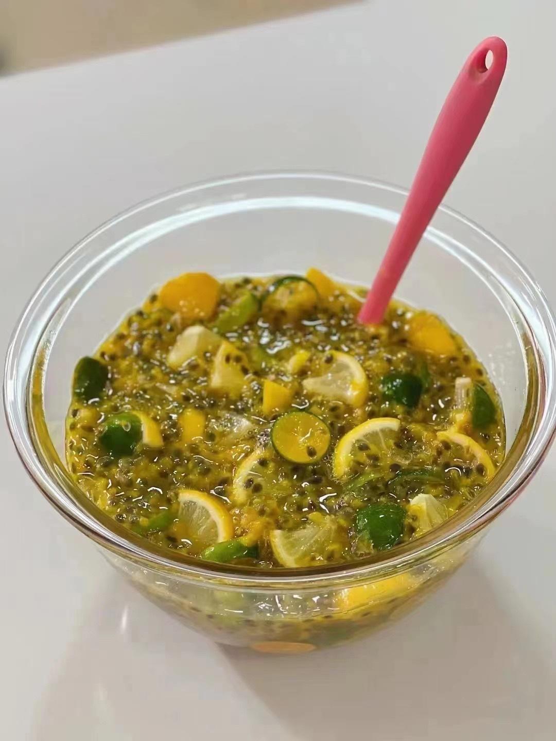 百香果柠檬气泡水的做法