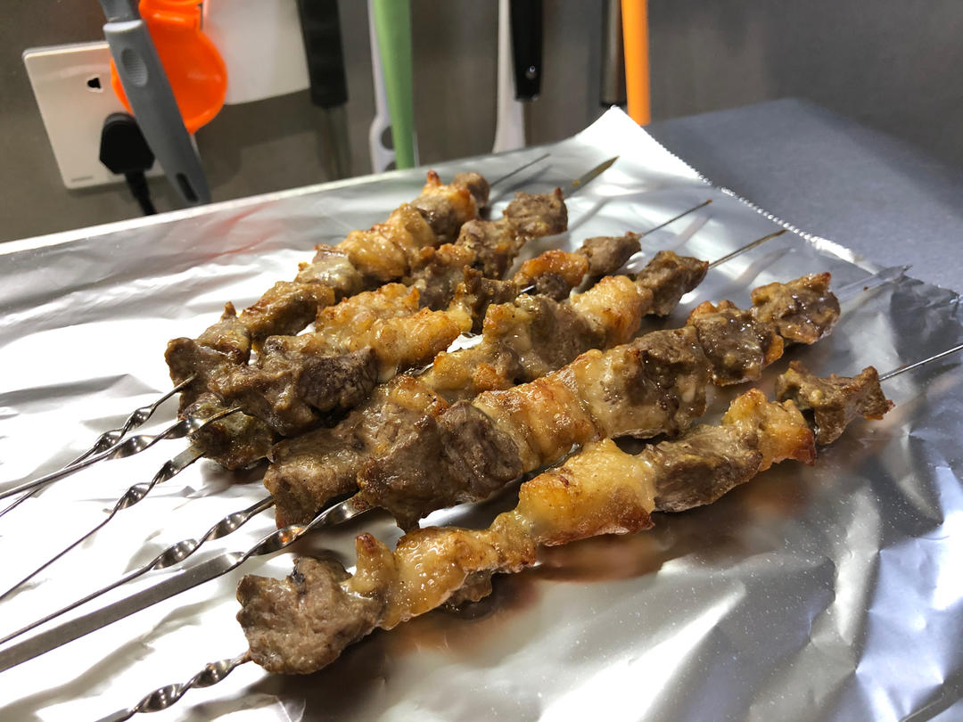羊肉串用家里烤箱烤出明火烧烤的味道！