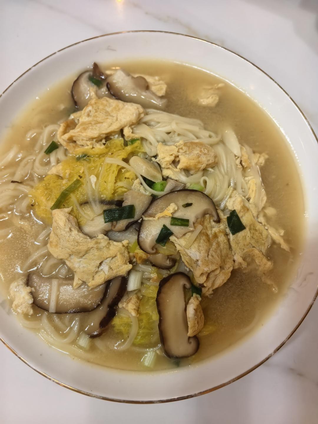 香菇鸡蛋面