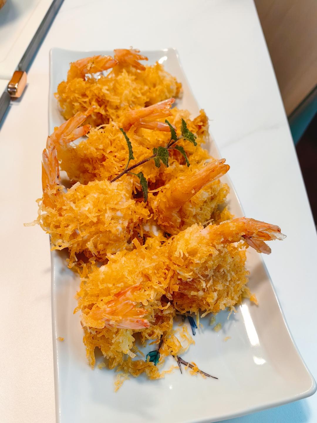 【微体】金灿灿 酥脆鲜嫩的金丝虾球