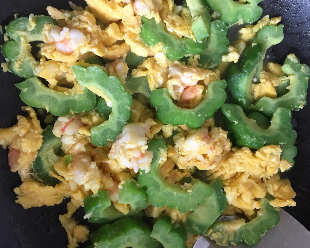快手菜苦瓜虾仁炒鸡蛋的做法