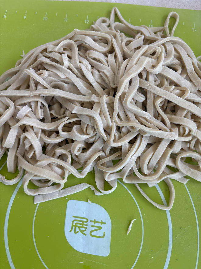 【碱水面的做法步骤图,碱水面怎么做好吃】枫落悠然_下厨房