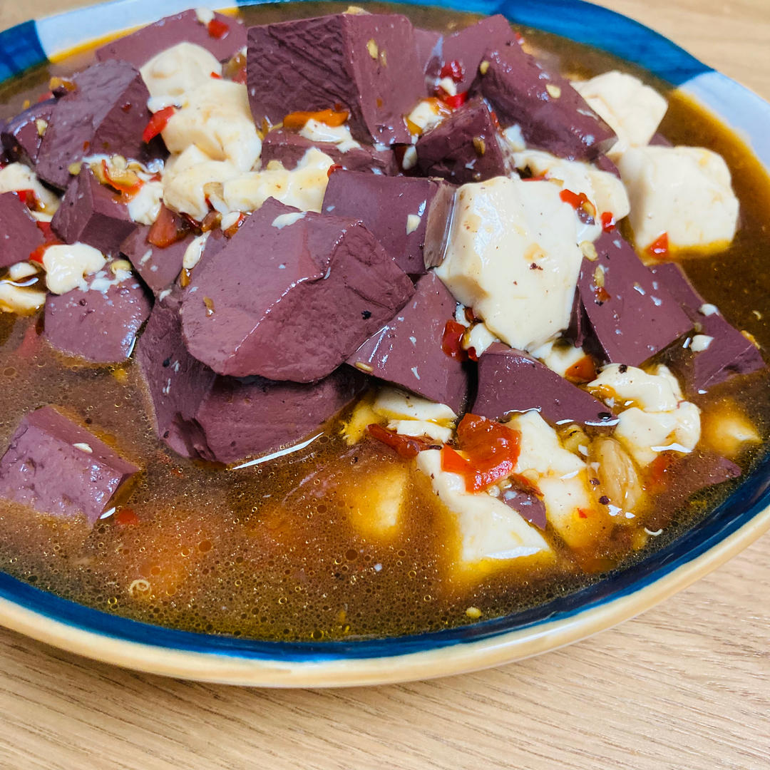 能吃三碗饭的红烧鸭血豆腐