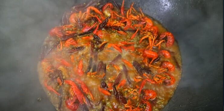 厨师长教你：“麻辣小龙虾”的家常做法 ,好吃的停不下来的做法 步骤8