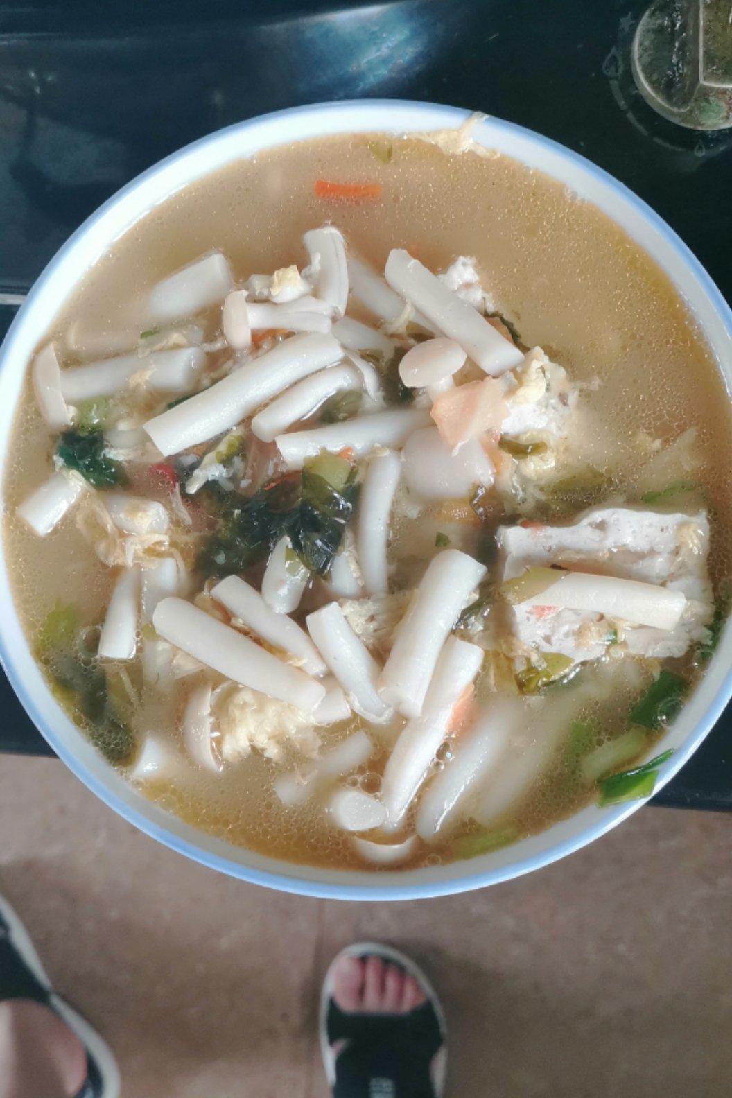 好喝鲜美的菌菇豆腐汤