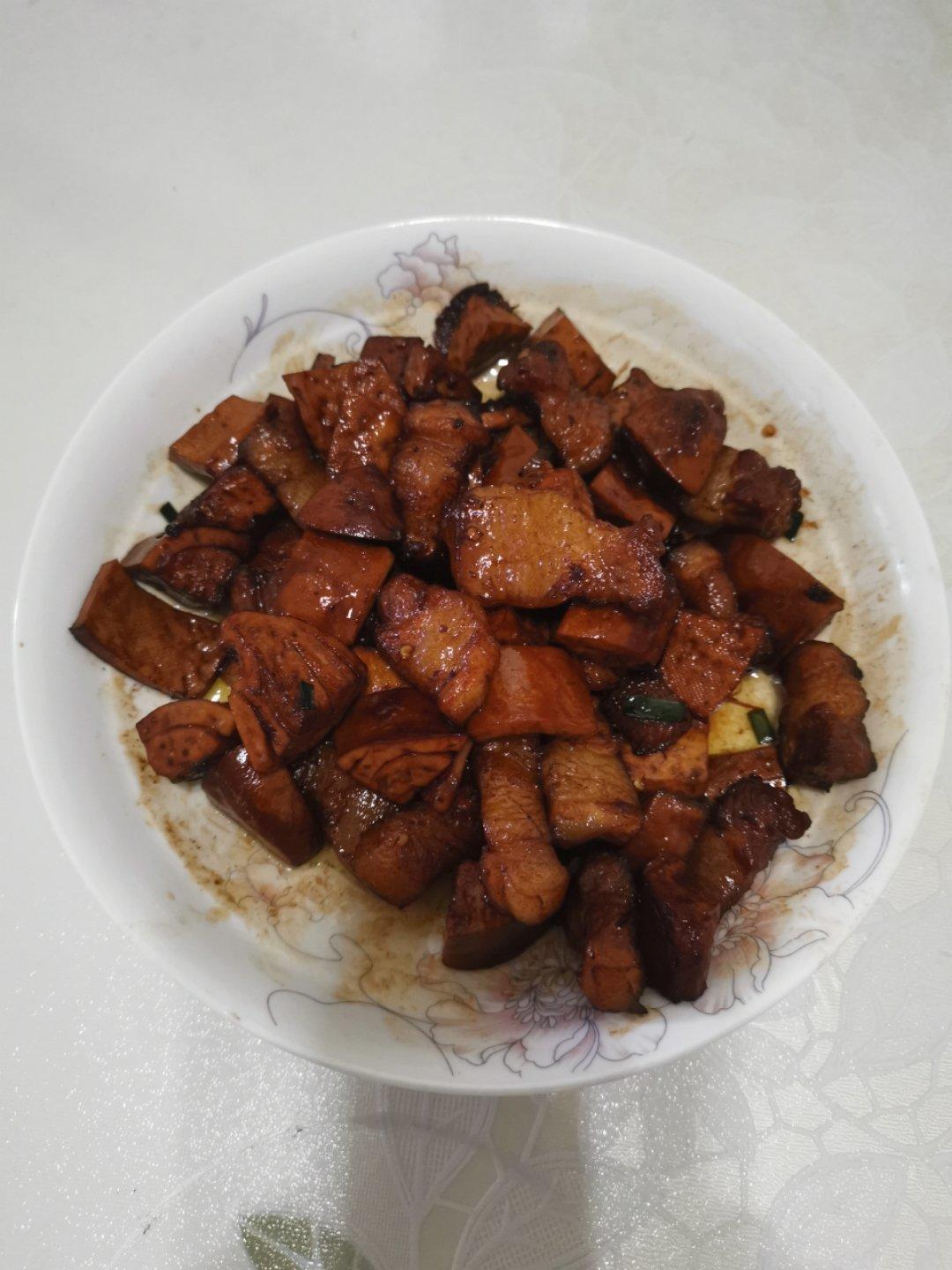 五花肉烧素鸡 Pork Belly with Dry Tofu