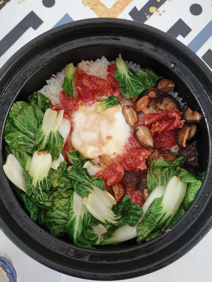 广式腊肠煲仔饭