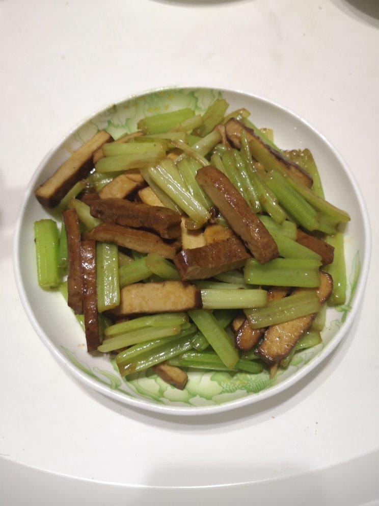 芹菜香干(米饭白酒白酒的好朋友)